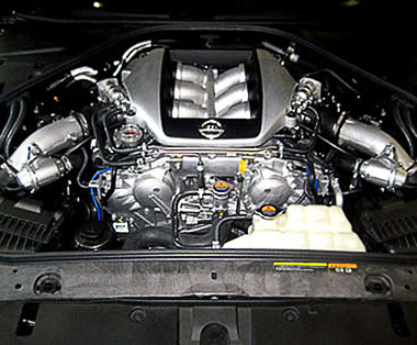 R35 HKS SQV4 Kit with polished intake pipes 